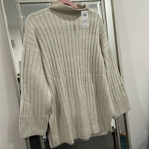 Abercrombie & Fitch brand new never worn tags on knitted neutral sweater